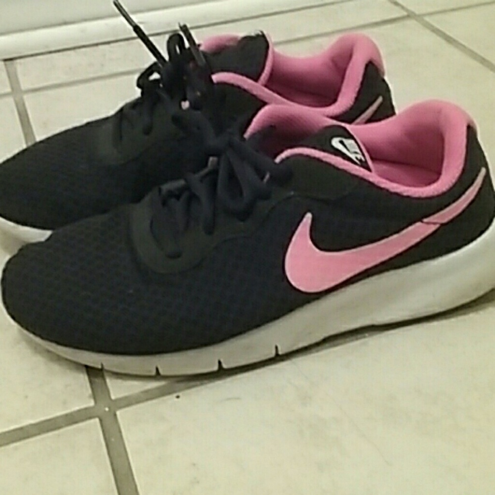 Nikes - Picture 2 of 3